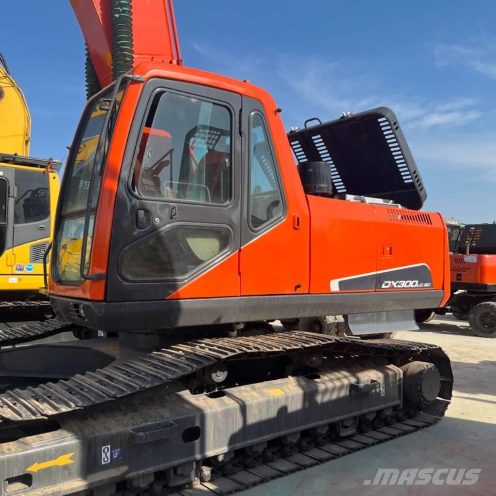 Doosan DX 300 대형 굴삭기 29톤 이상