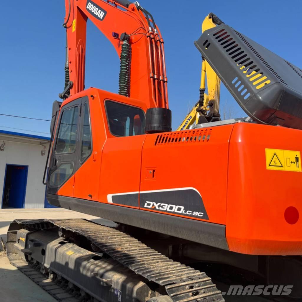 Doosan DX 300 대형 굴삭기 29톤 이상