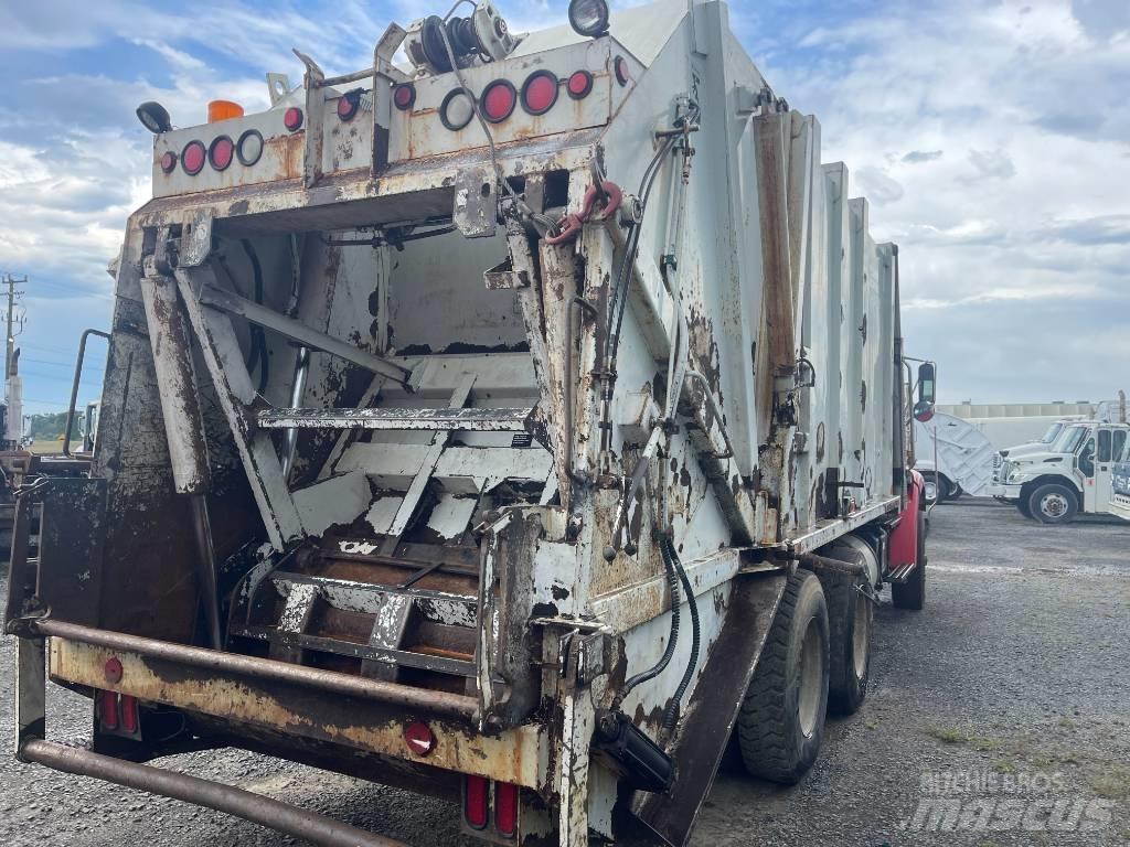 Sterling L7500 폐기물 수거 트럭