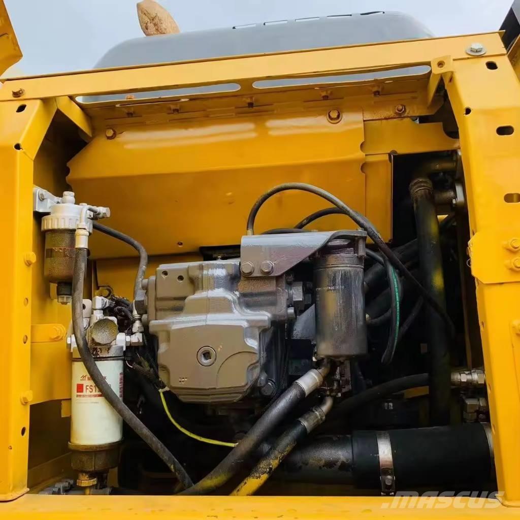 Komatsu PC 200 대형 굴삭기 29톤 이상