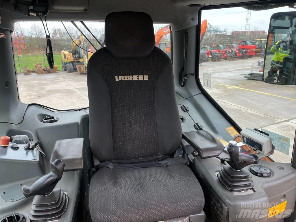 Liebherr PR736LGP 크롤러 도저