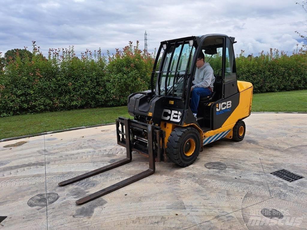 JCB TLT 30-19E 리치 트럭