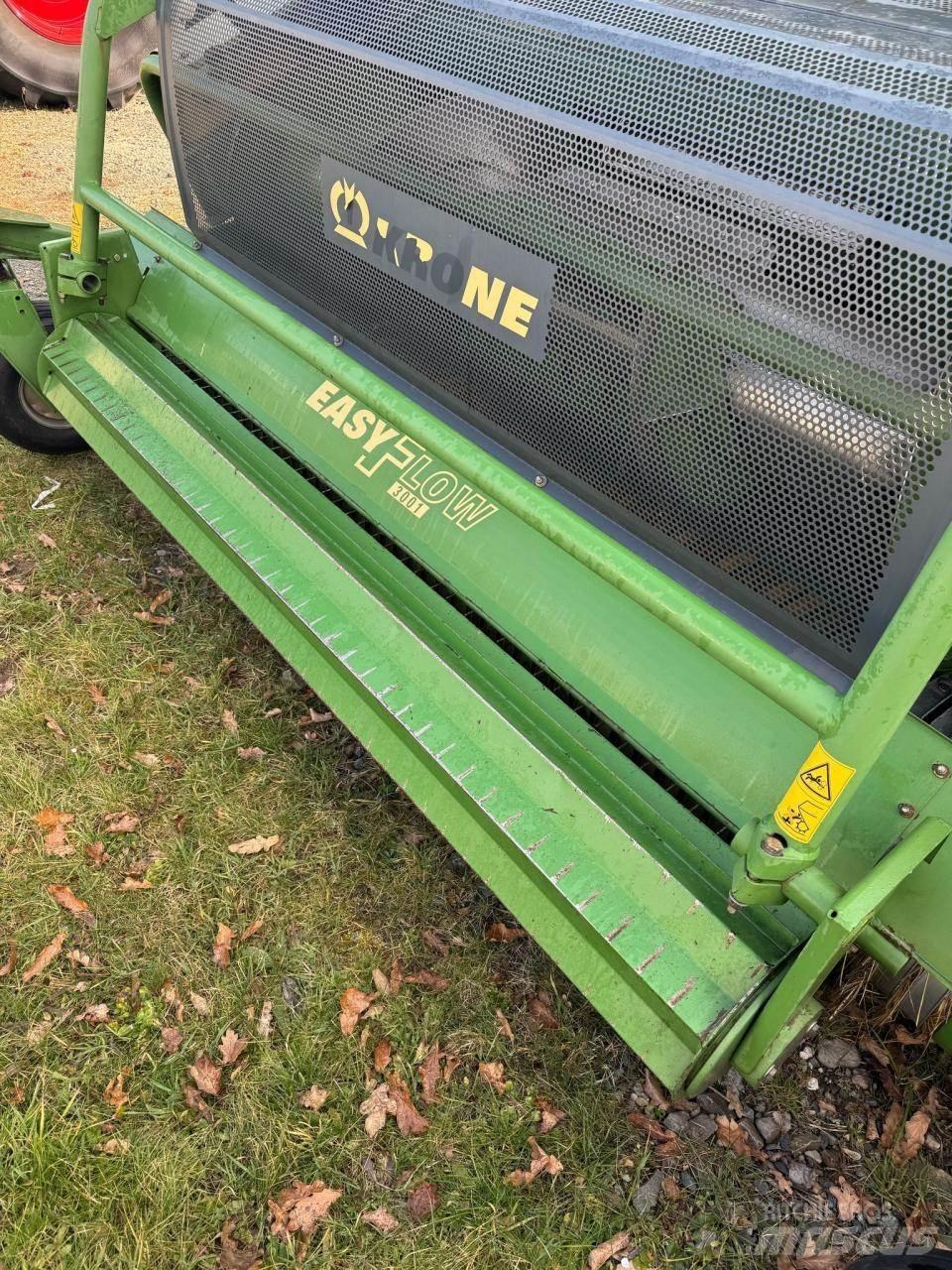 Krone BIG x 700 자동 초지기계