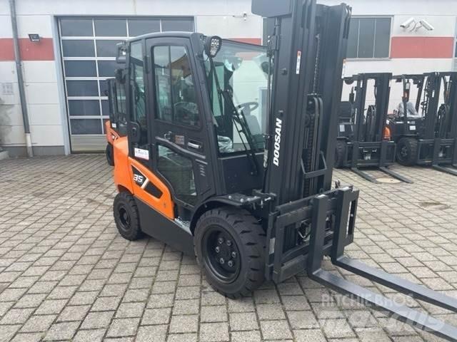 Doosan D35C-9 디젤 지게차