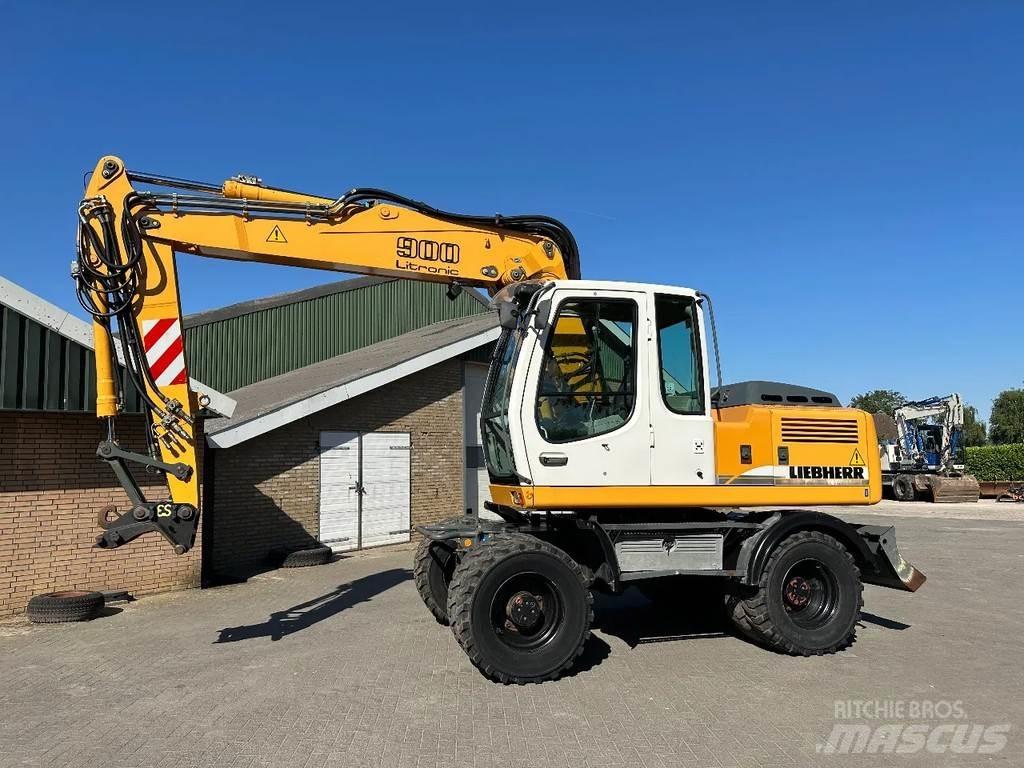 Liebherr A900C  휠 굴삭기