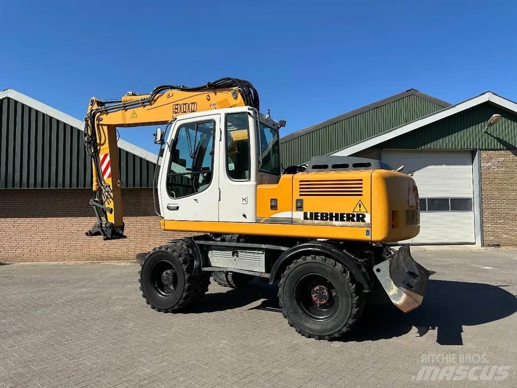 Liebherr A900C  휠 굴삭기