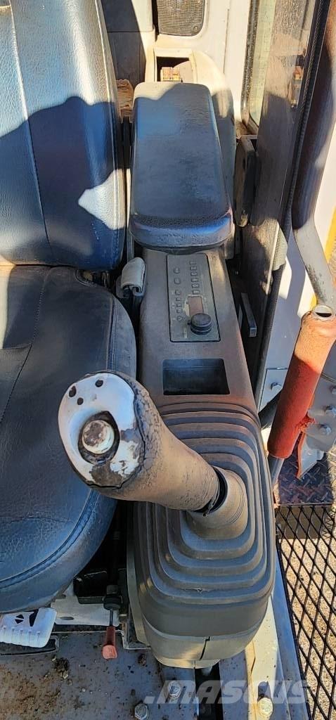 Hitachi ZX 225 USR 대형 굴삭기 29톤 이상