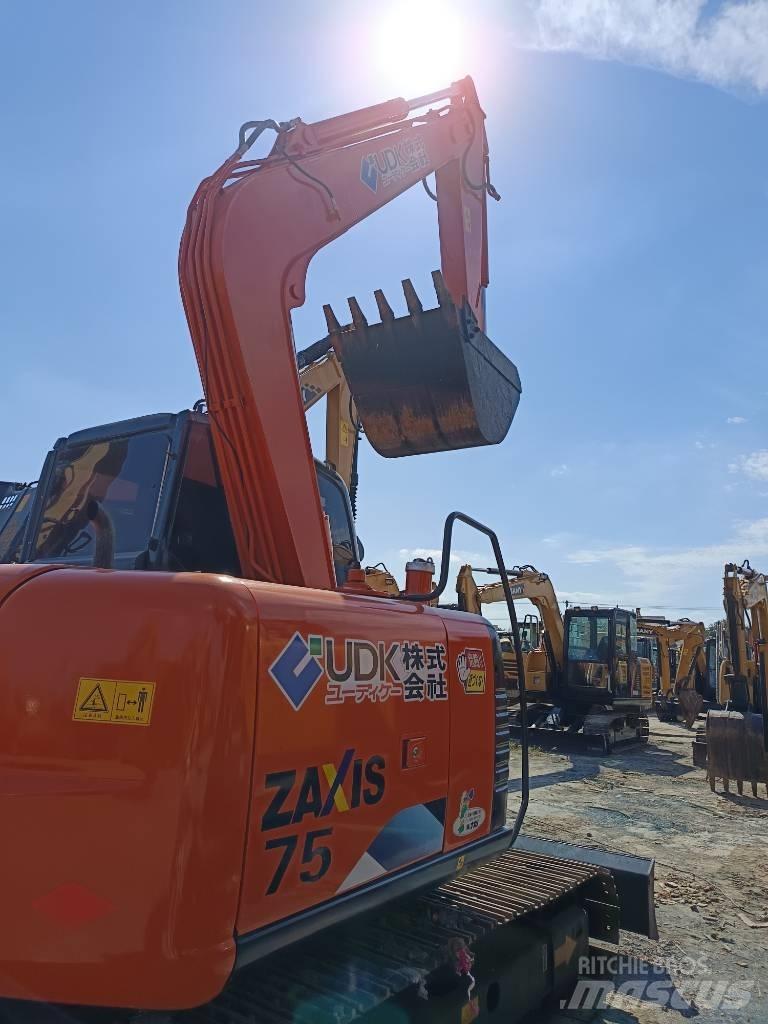 Hitachi ZX 75 중형굴삭기 7톤-28톤