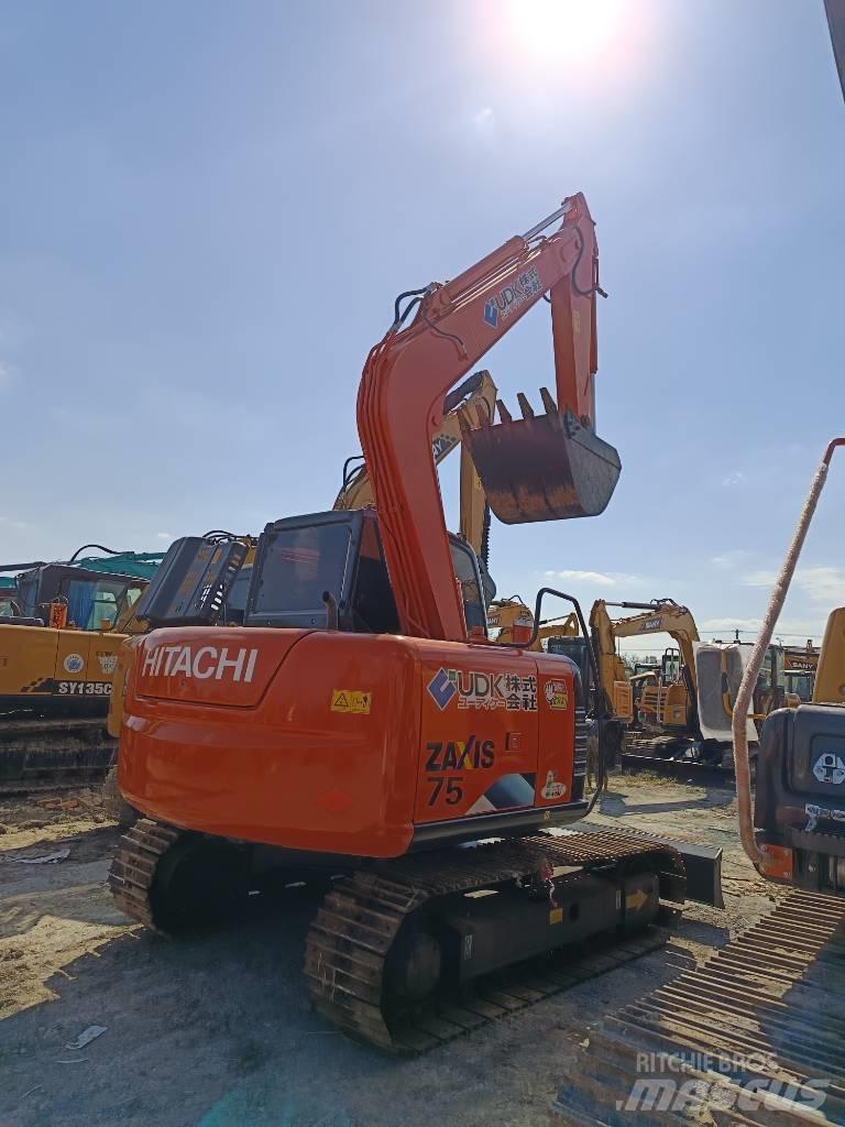 Hitachi ZX 75 중형굴삭기 7톤-28톤