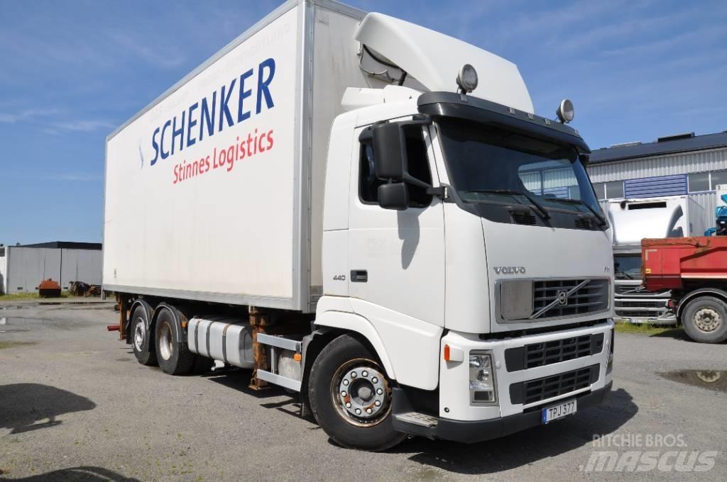 Volvo FH440 6X2 탑차 트럭