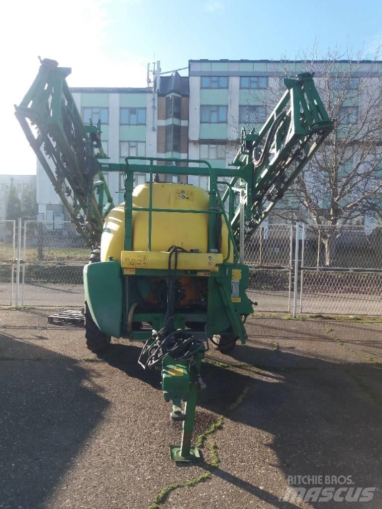 John Deere 732 견인형 분무기