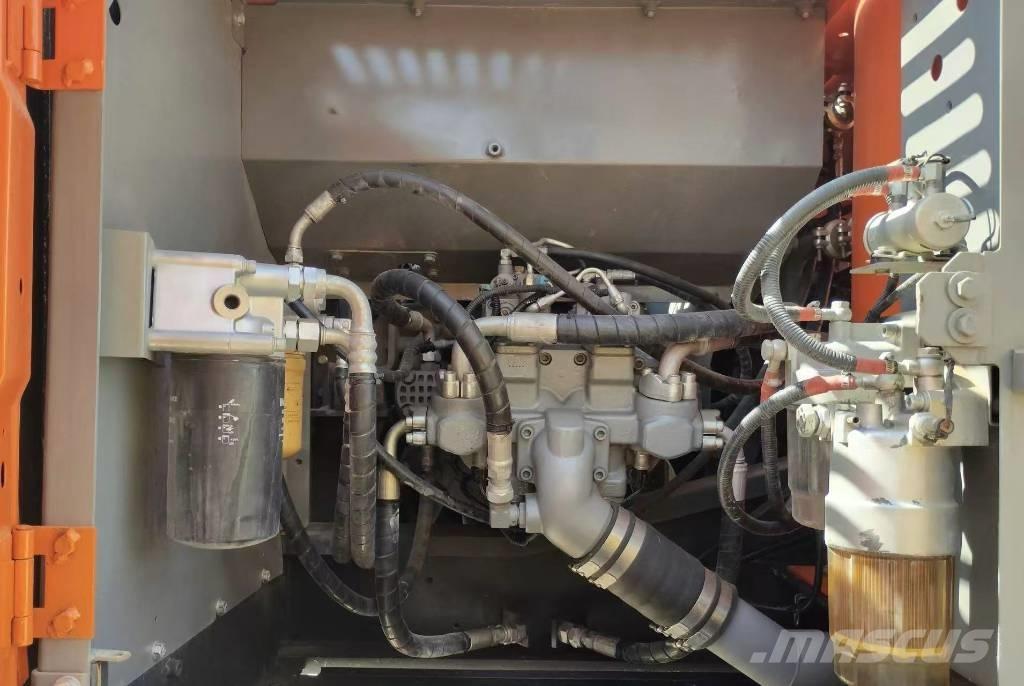 Hitachi ZX 240 대형 굴삭기 29톤 이상