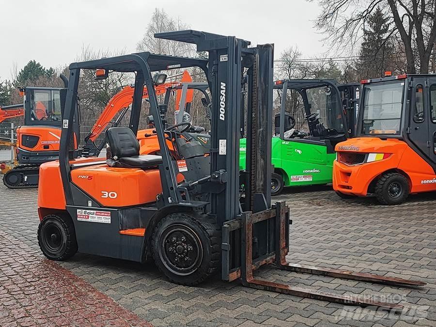 Doosan D30G 디젤 지게차