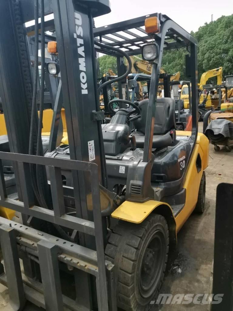 Komatsu 30 텔러 핸들러
