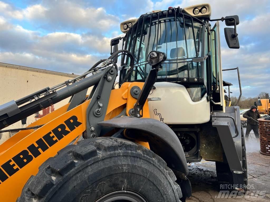 Liebherr L546  휠로우더