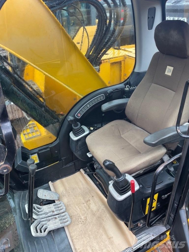 JCB JZ140LC 대형 굴삭기 29톤 이상