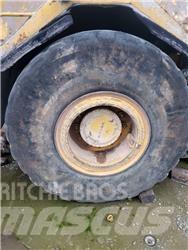 Volvo A25 타이어, 휠 및 림