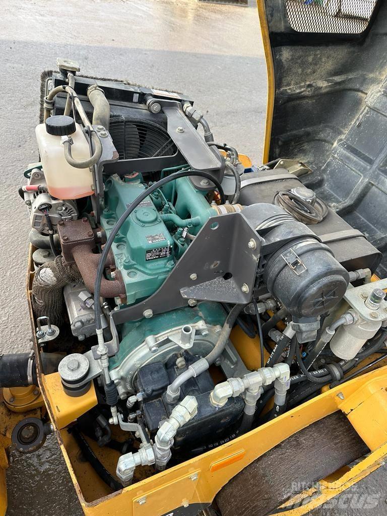 Volvo DD 25 B 트윈 드럼 롤러