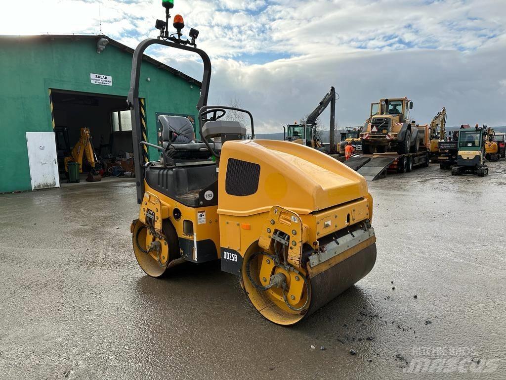 Volvo DD 25 B 트윈 드럼 롤러