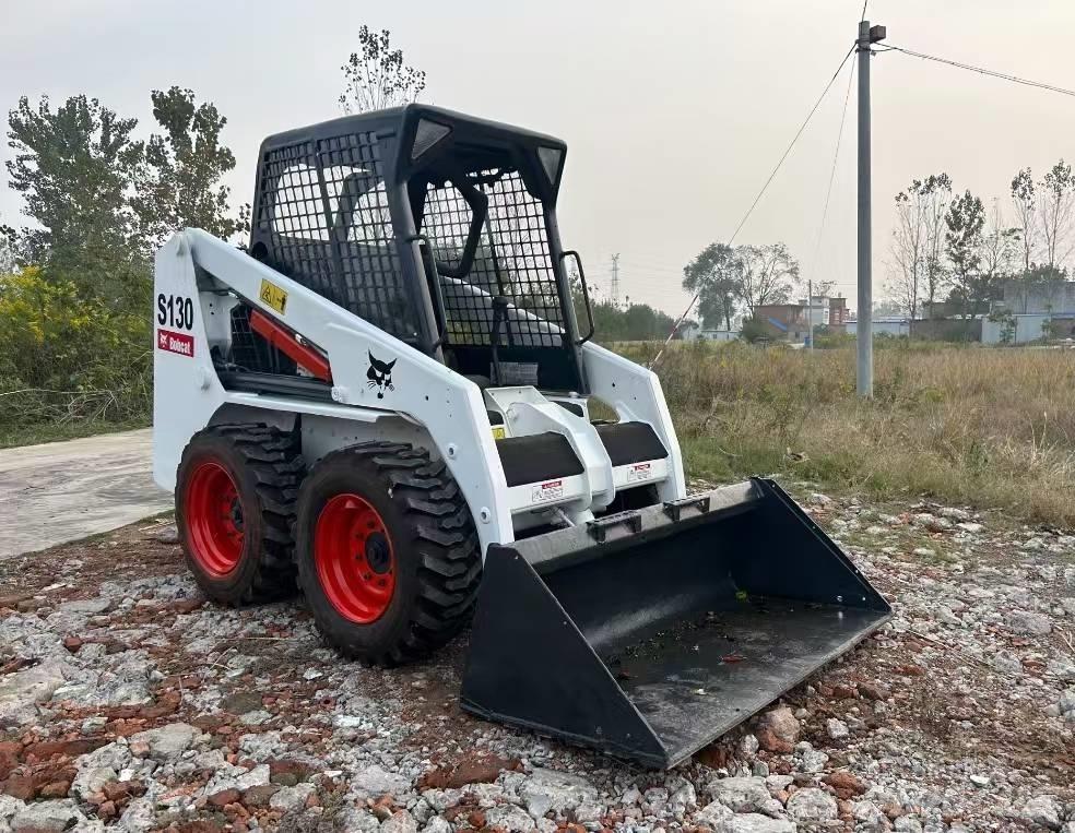 Bobcat S 130  스키드로더