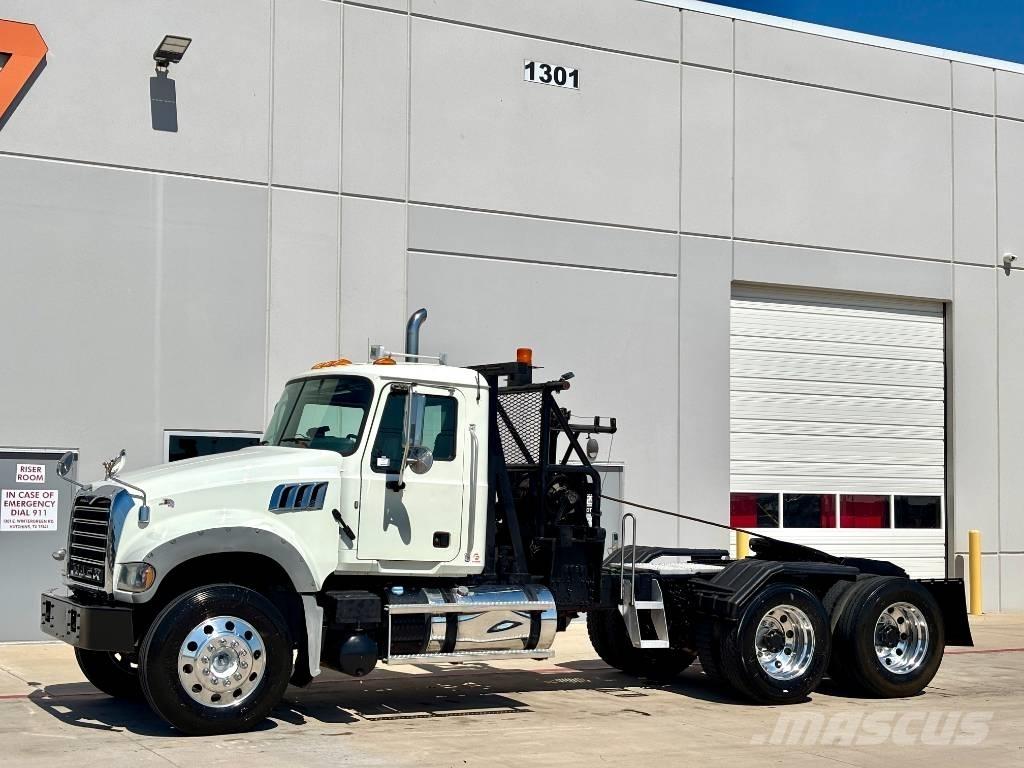 Mack GU713 회수 차량