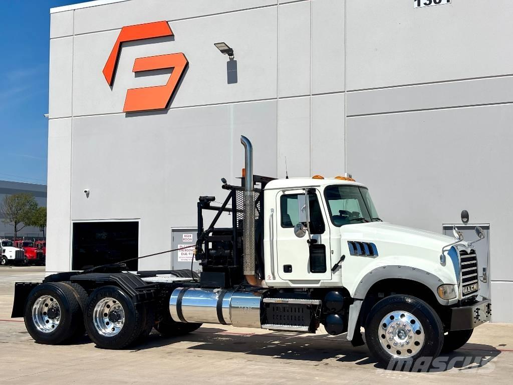 Mack GU713 회수 차량