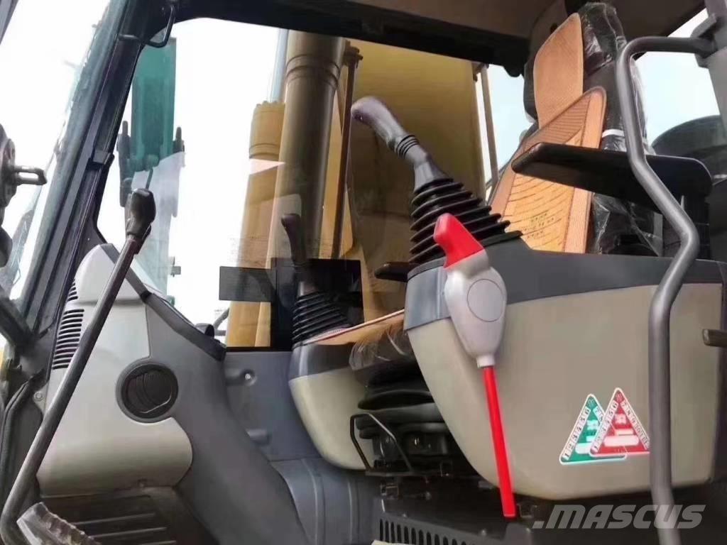 Komatsu PC 240 대형 굴삭기 29톤 이상