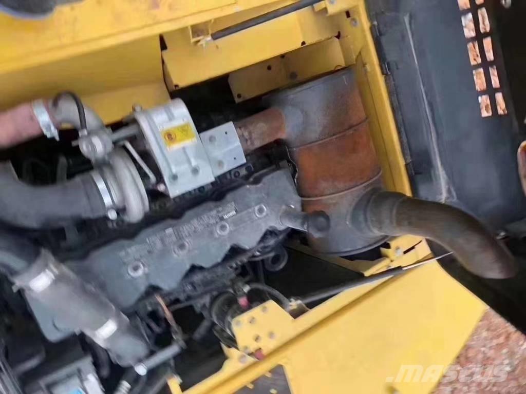 Komatsu PC 240 대형 굴삭기 29톤 이상