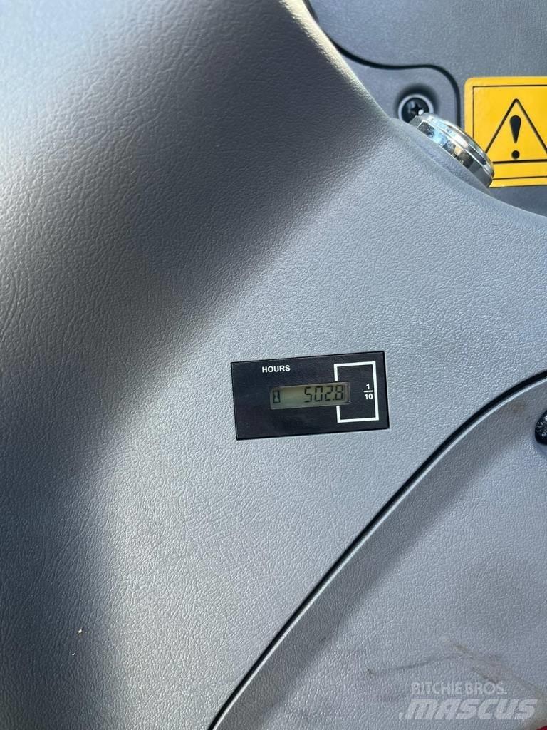 Hyundai HW 65 A  휠 굴삭기