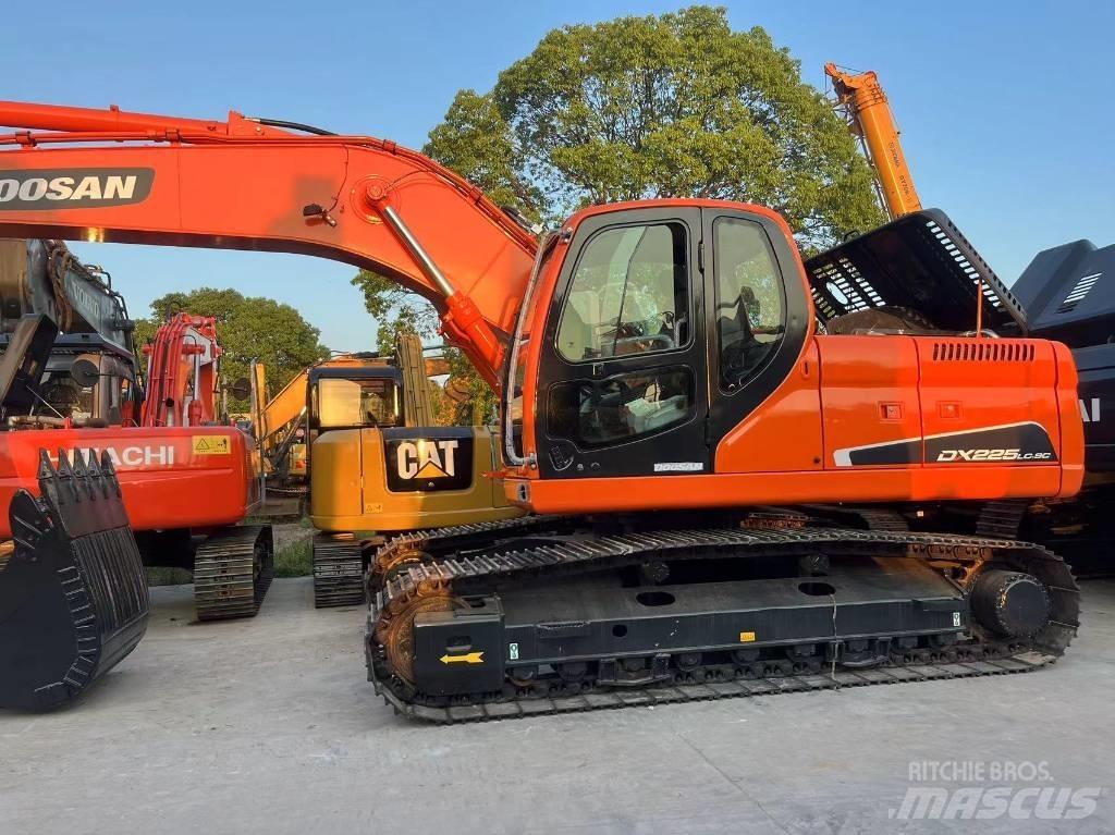 Doosan DX225LC-9C 대형 굴삭기 29톤 이상