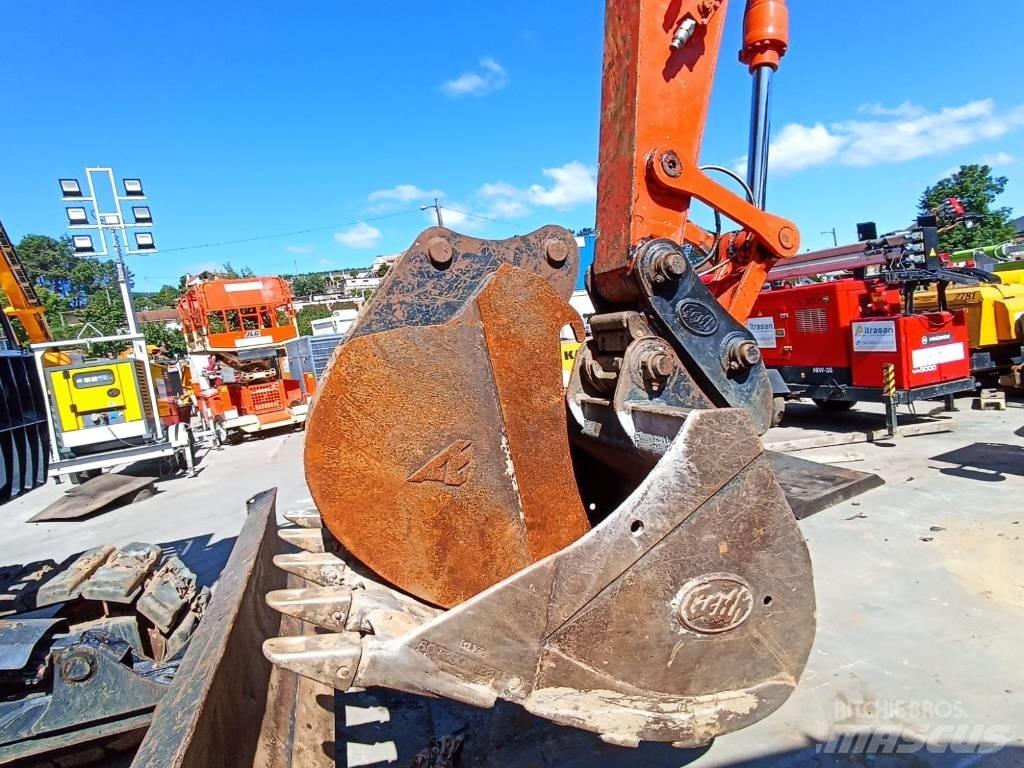 Hitachi ZX 135 US-6 대형 굴삭기 29톤 이상