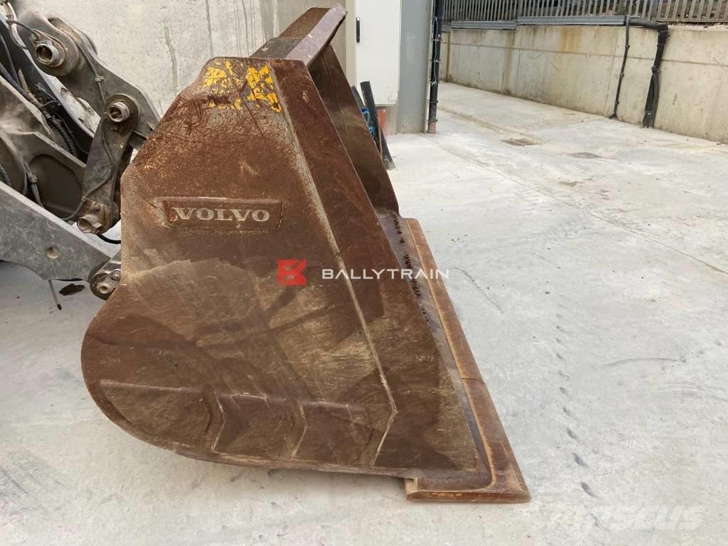 Volvo L 120 H  휠로우더