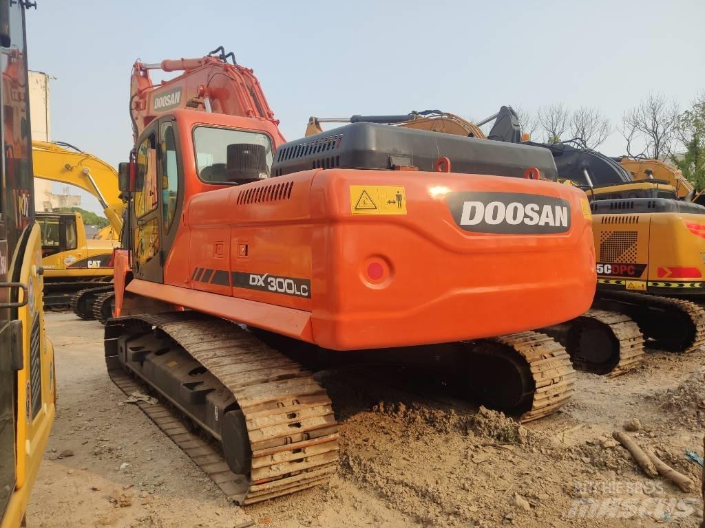 Doosan dx300 대형 굴삭기 29톤 이상