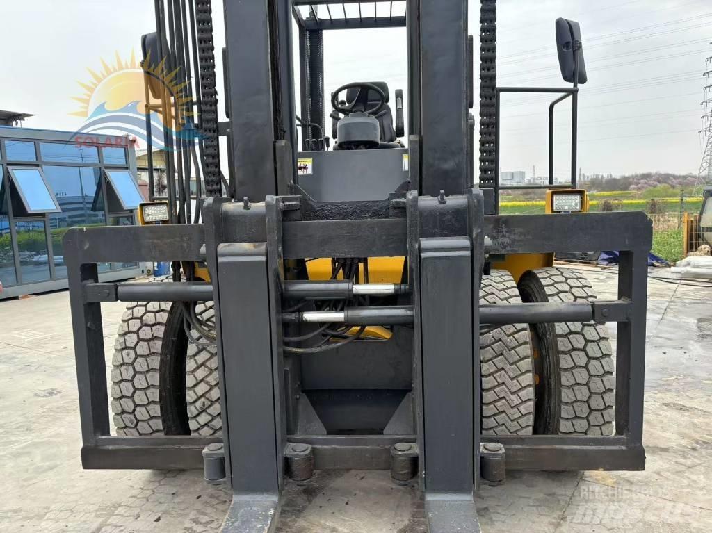 Komatsu FD 200 디젤 지게차