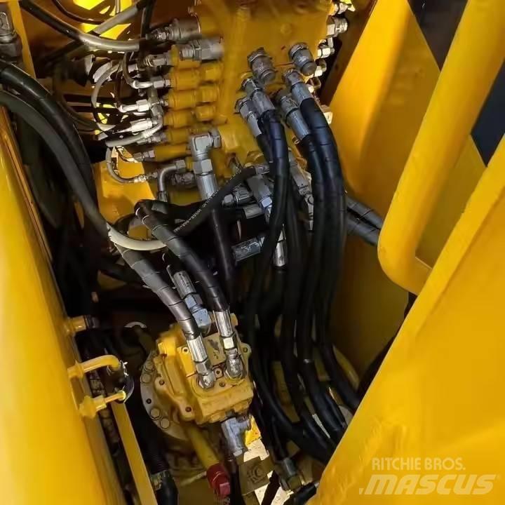 Komatsu PC130 대형 굴삭기 29톤 이상