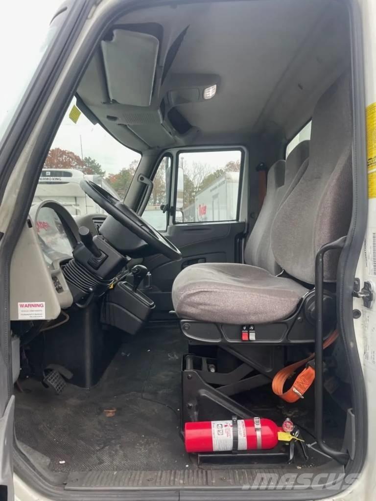 International 4300 음료 배달 트럭