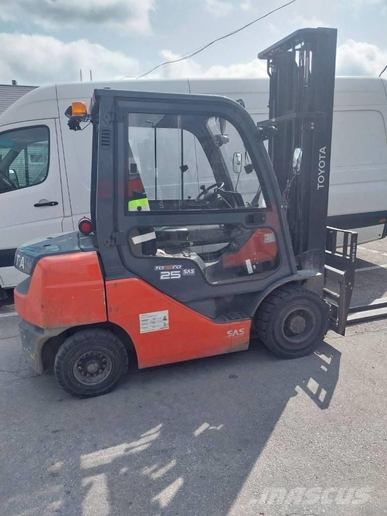 Toyota 02-8FDF25 디젤 지게차