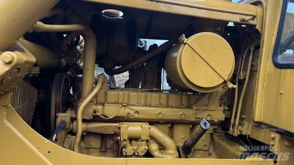CAT D7 with ripper 크롤러 도저