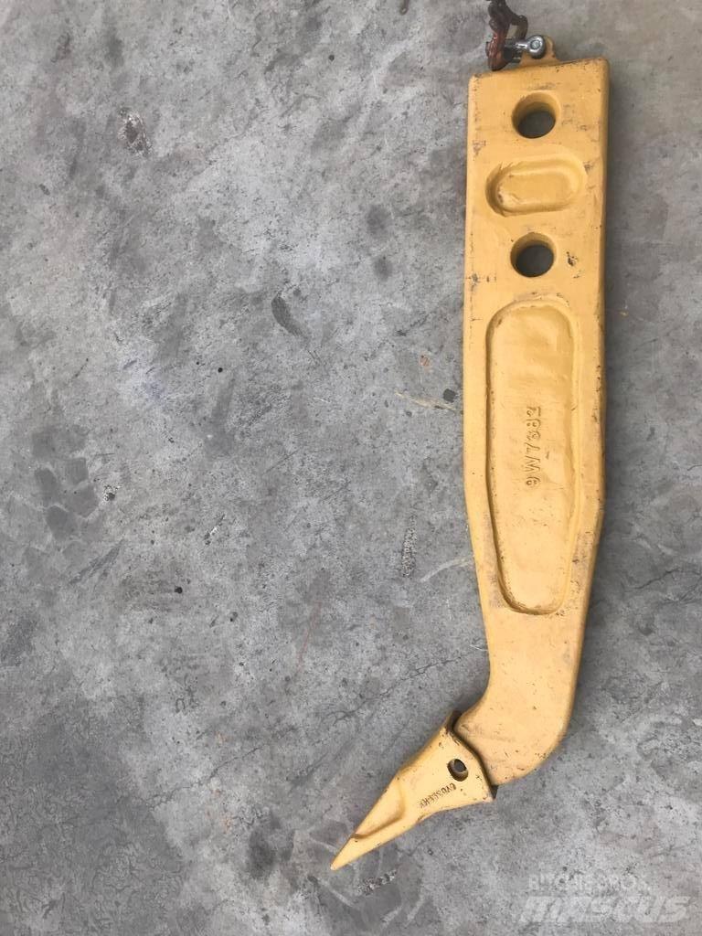 Komatsu D65 Shank 스크레퍼