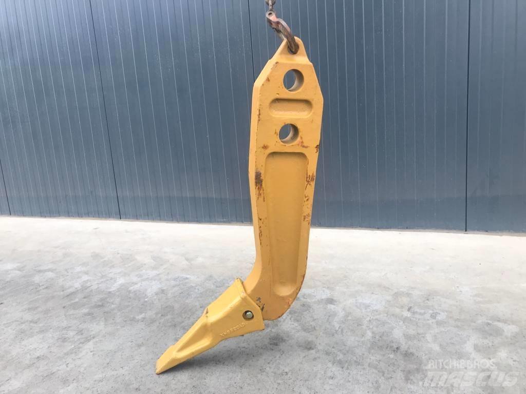 Komatsu D65 Shank 스크레퍼