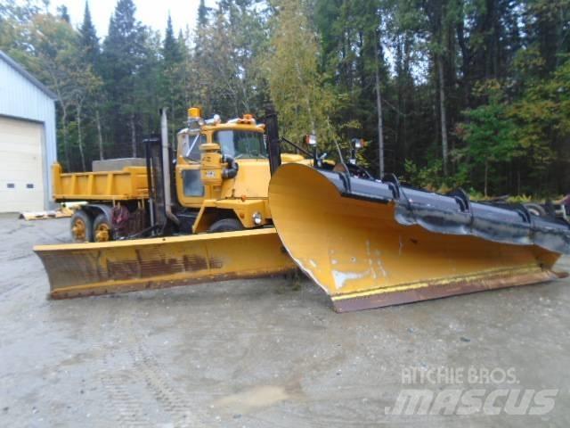 Mack RM 6866 S 제설 블레이드 및 제설기