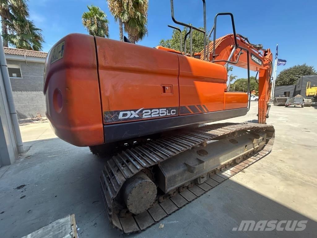 Doosan DX 225 대형 굴삭기 29톤 이상