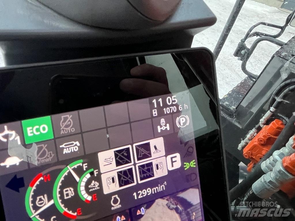 Hitachi ZX 135 W-7  휠 굴삭기