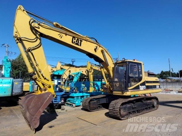 CAT 320 대형 굴삭기 29톤 이상