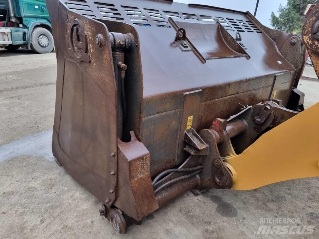 CASE 821 F  휠로우더