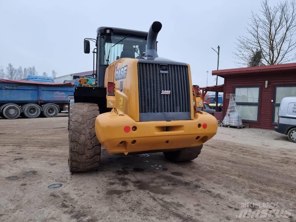 CASE 821 F  휠로우더