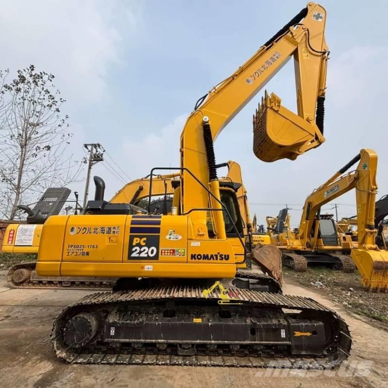 Komatsu PC 220-8 대형 굴삭기 29톤 이상