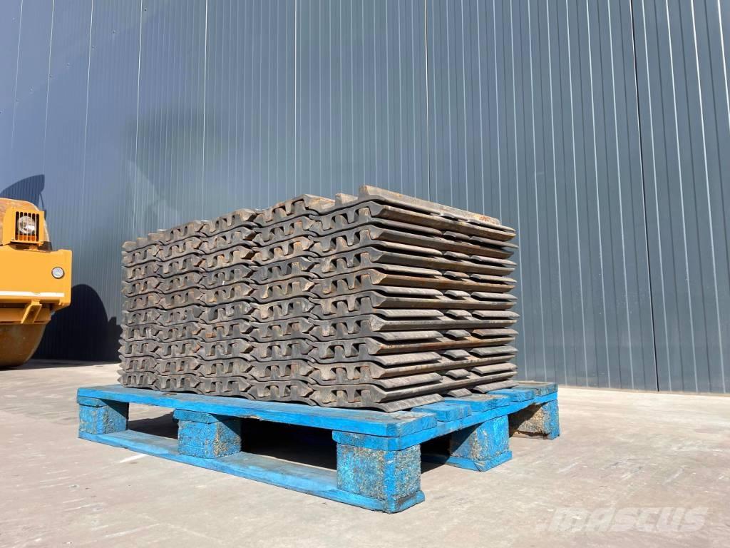 JCB JS240 트랙, 체인 및 언더캐리지