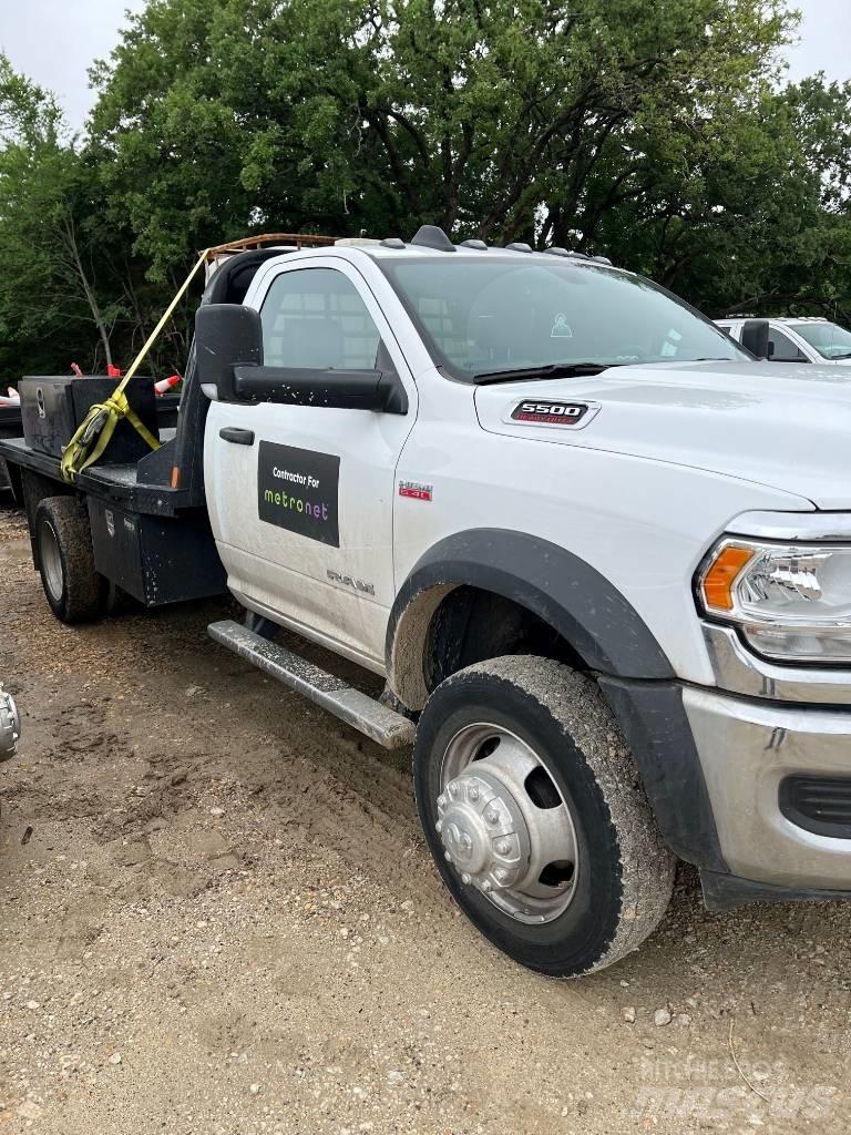 RAM 5500 플랫베드/드롭사이드 트럭