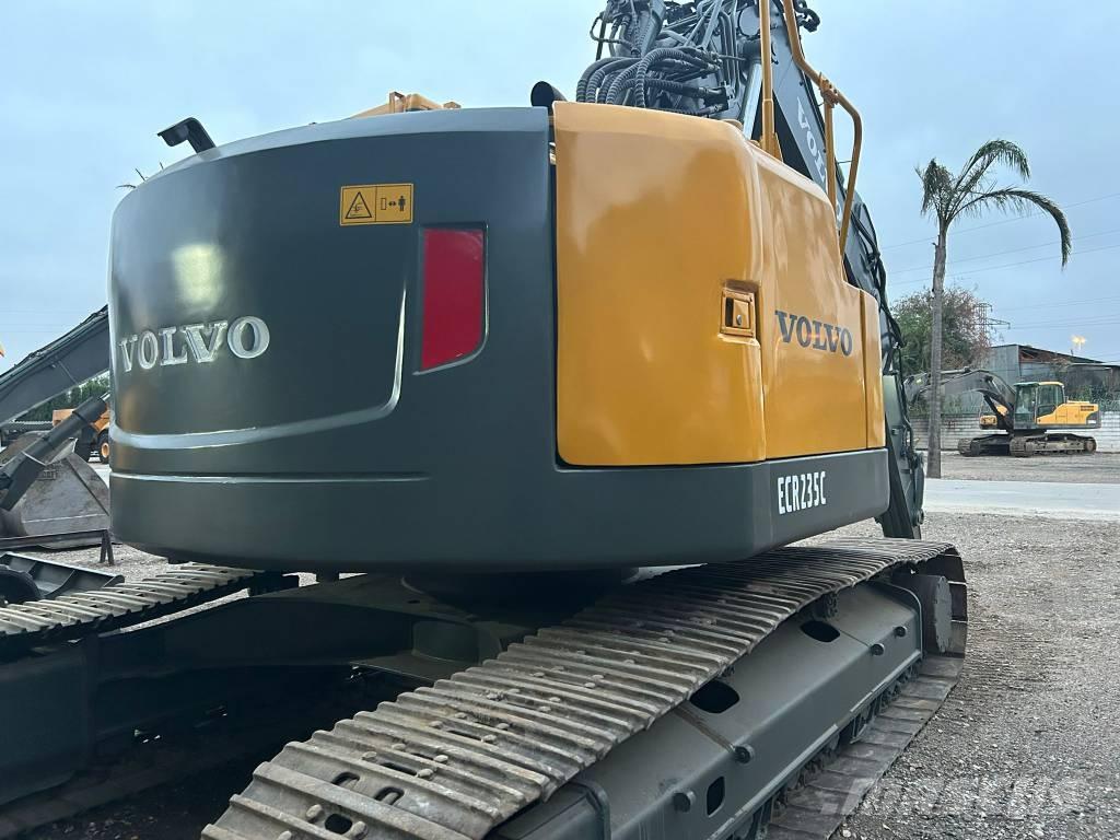 Volvo ECR 235 대형 굴삭기 29톤 이상